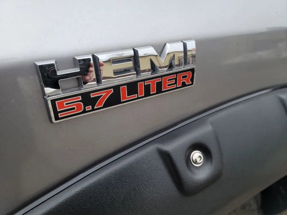 Used 2019 RAM 1500 Classic SLT AWD/4WD image 30