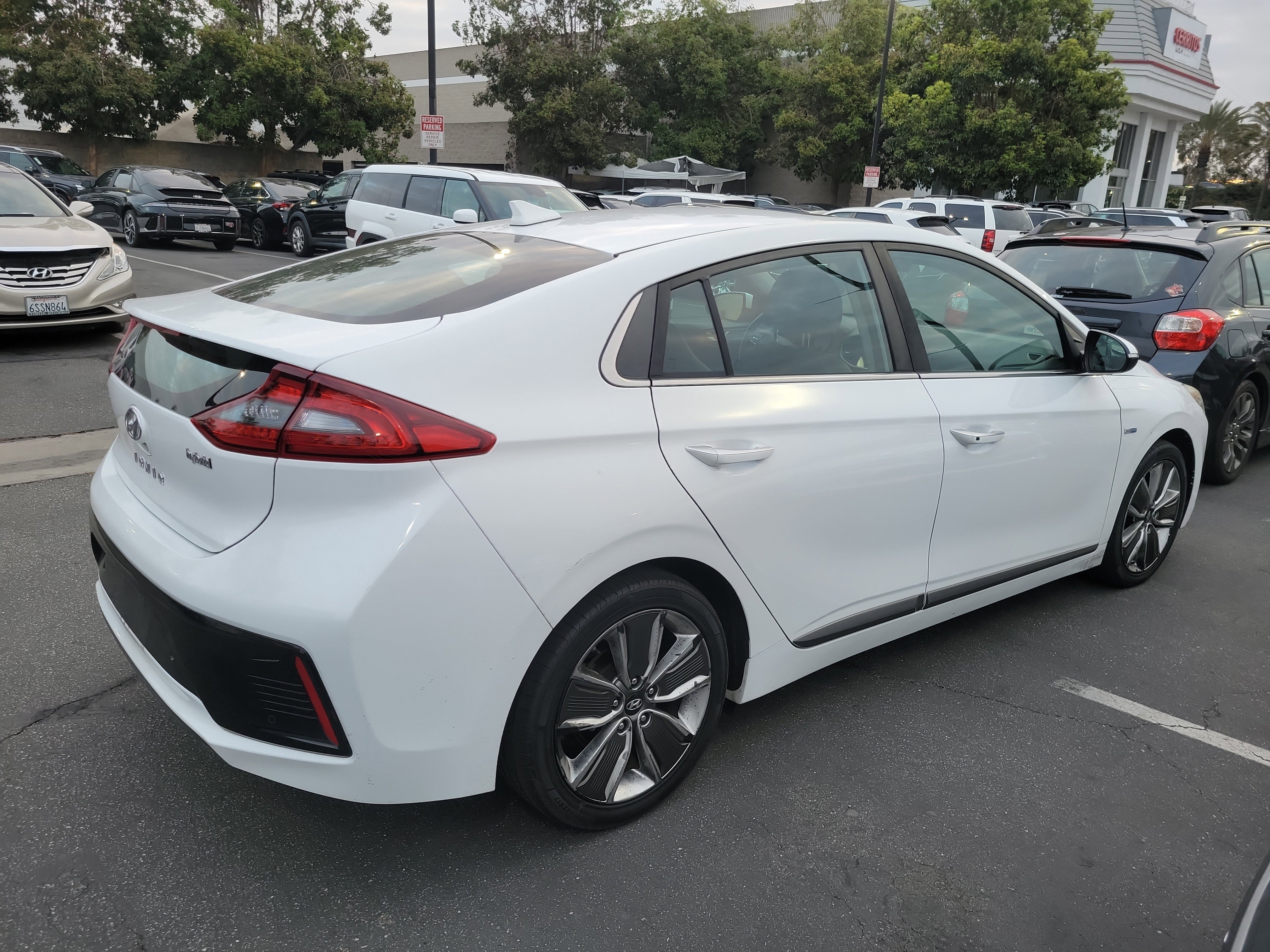 Used 2018 Hyundai Ioniq Limited w/ Limited Ultimate Package 03 FWD image 4