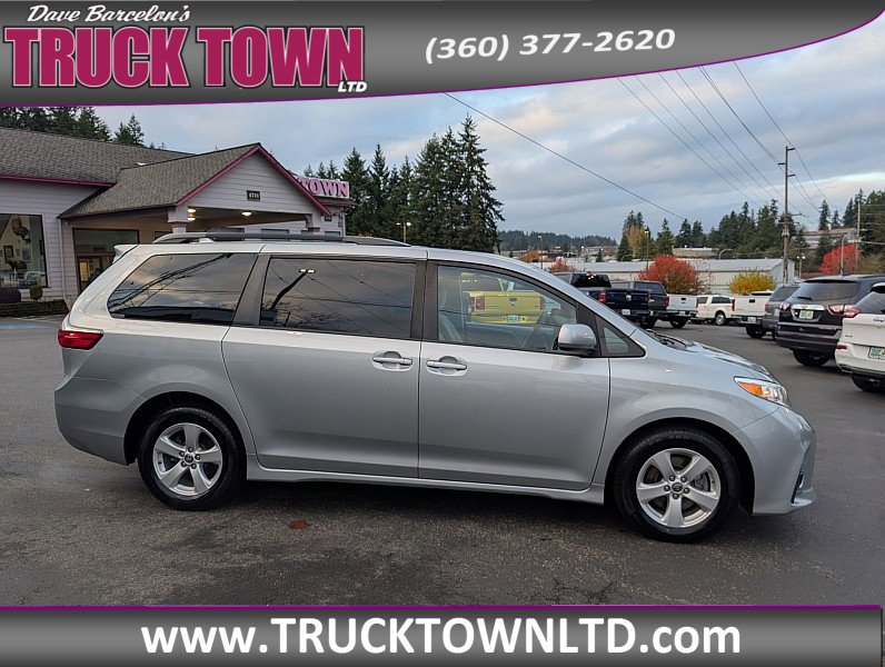 Used 2020 Toyota Sienna LE image 2