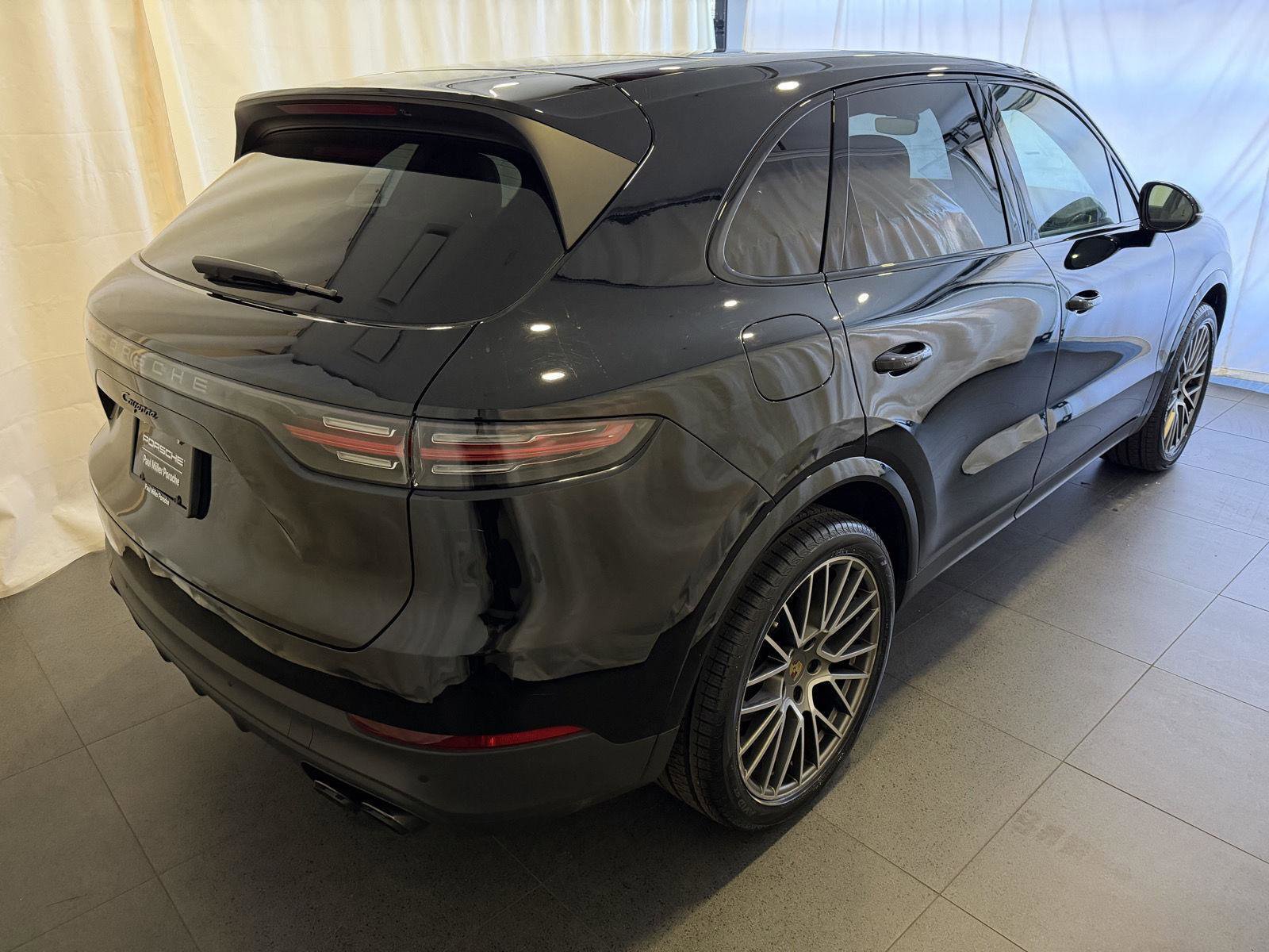 Certified 2022 Porsche Cayenne Platinum Edition image 9