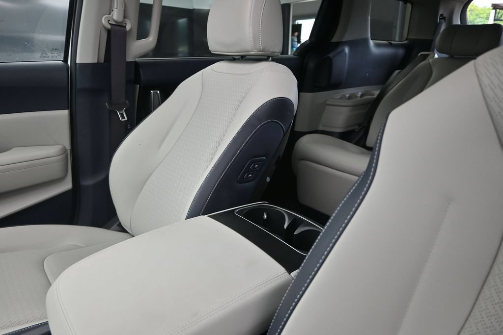 Used 2025 Kia Carnival SX Prestige FWD image 14
