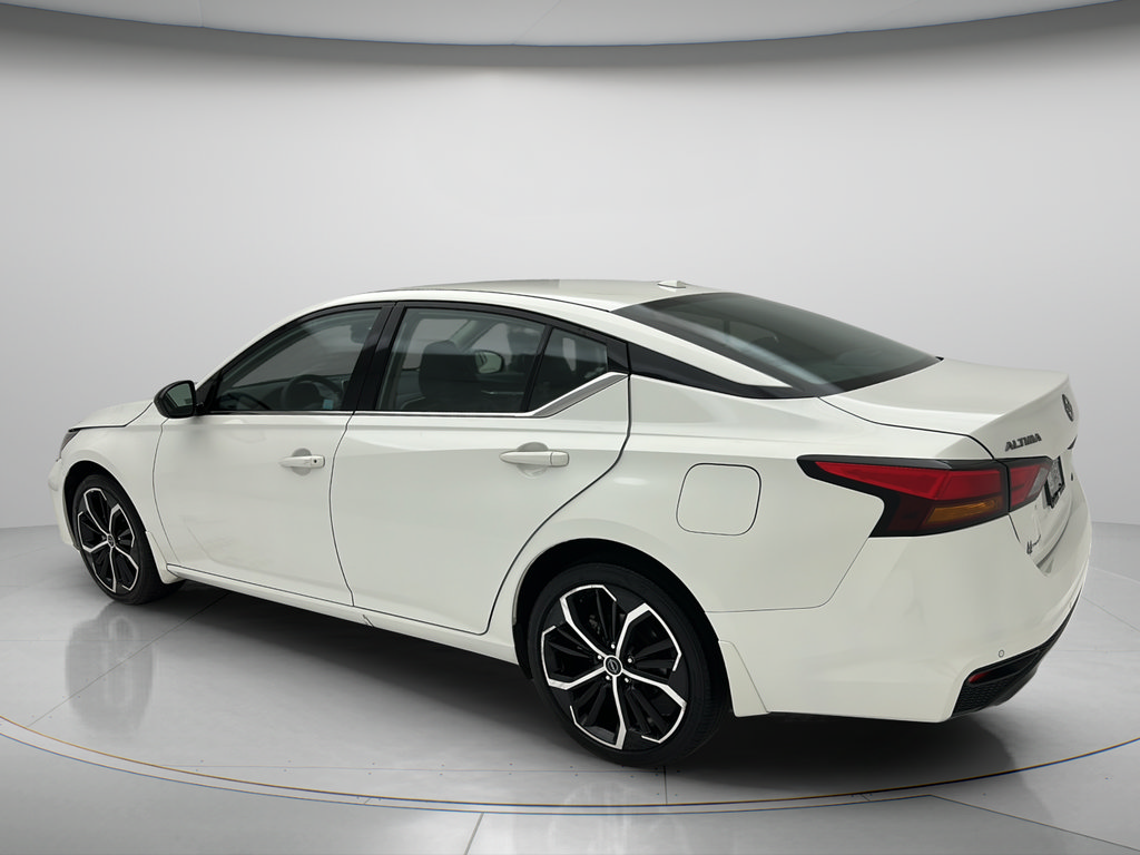 Used 2025 Nissan Altima 2.5 SR AWD/4WD image 4