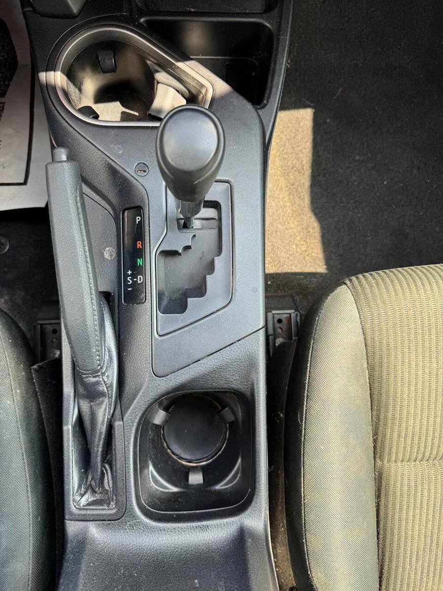 Used 2018 Toyota RAV4 LE FWD image 16