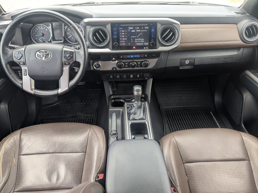 Used 2016 Toyota Tacoma Limited w/ Towing Package image 15