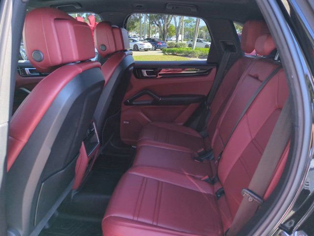 Used 2020 Porsche Cayenne S image 12