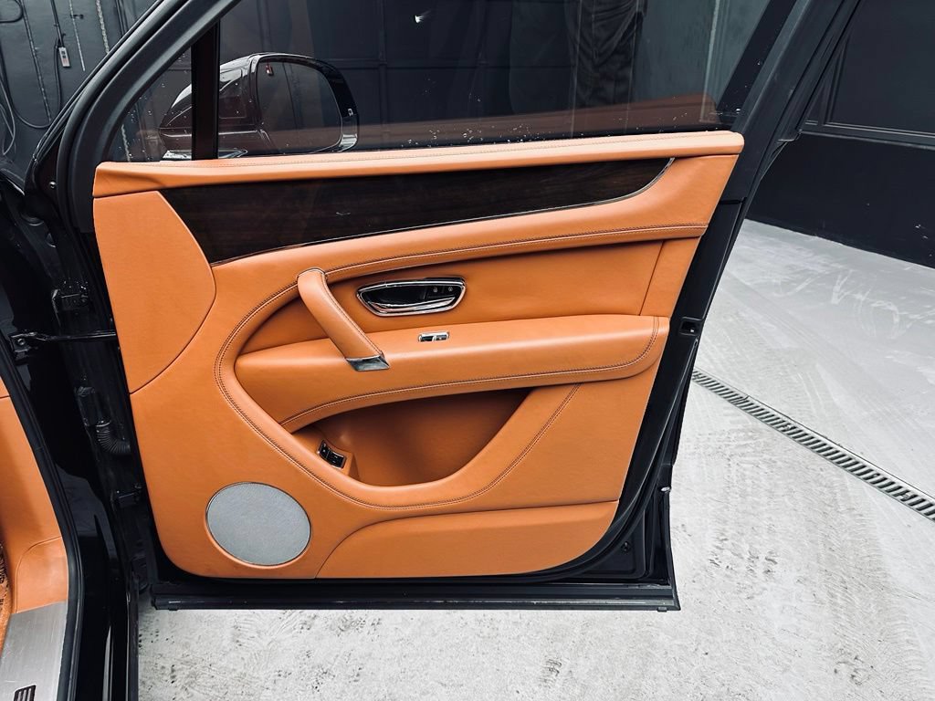 Used 2019 Bentley Bentayga AWD/4WD image 25