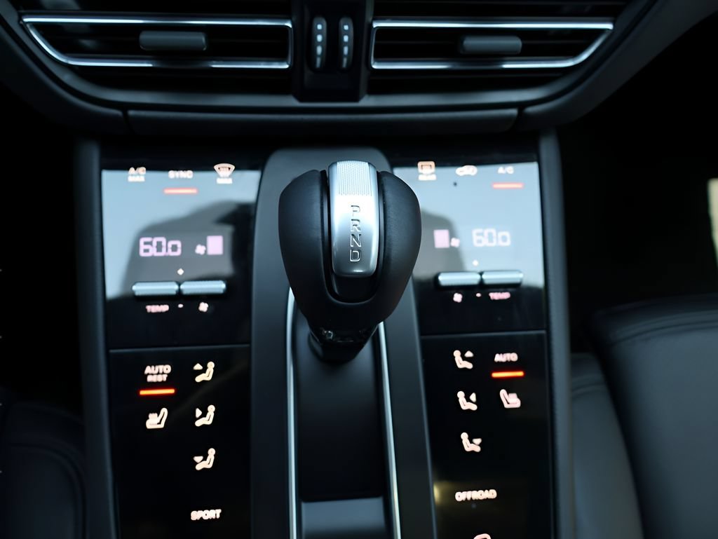 Certified 2025 Porsche Macan GTS AWD/4WD image 26