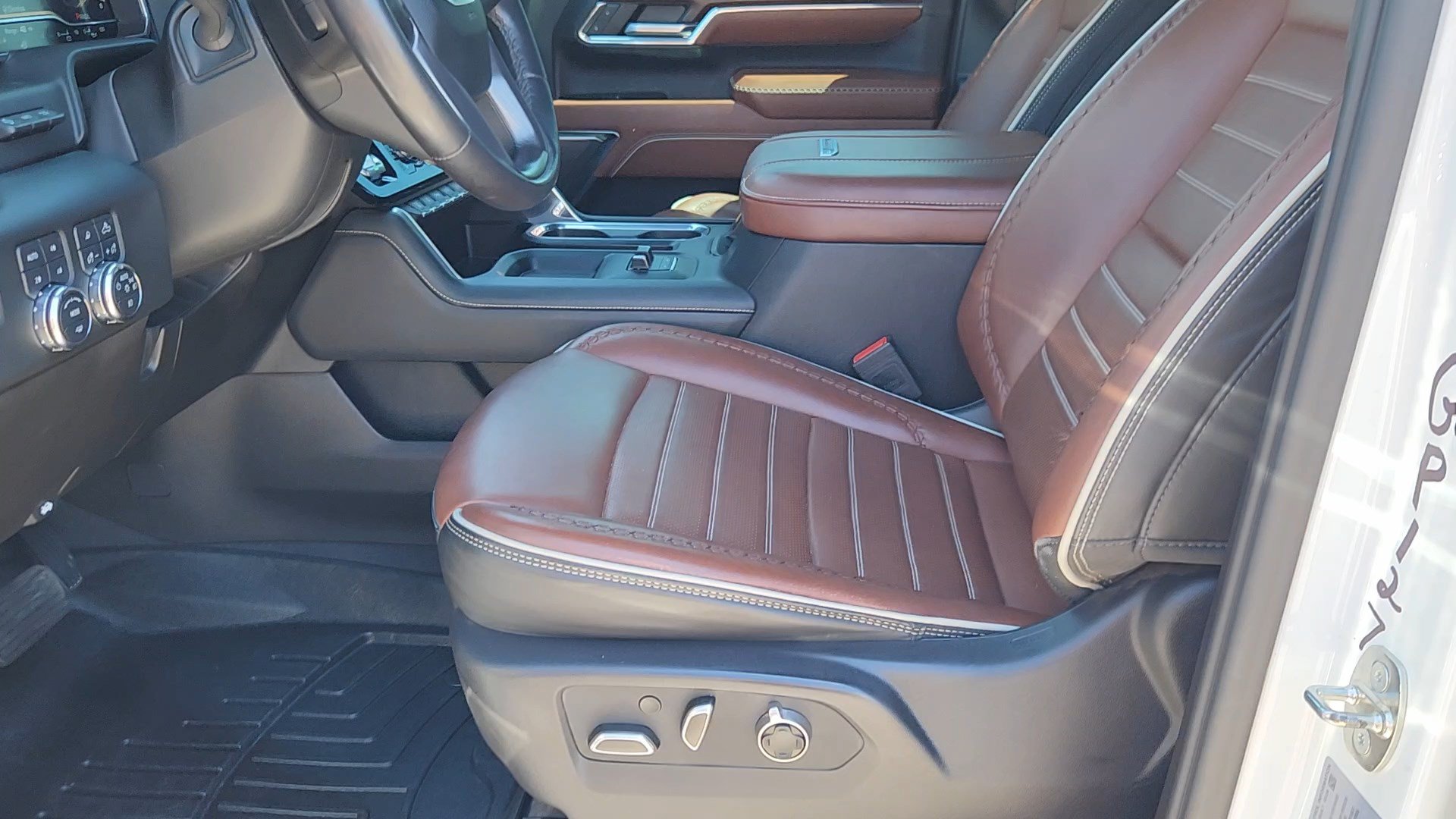 Used 2024 GMC Sierra 3500 Denali Ultimate AWD/4WD image 28
