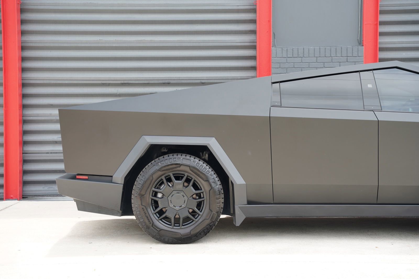 Used 2025 Tesla Cybertruck AWD Crew Cab image 5