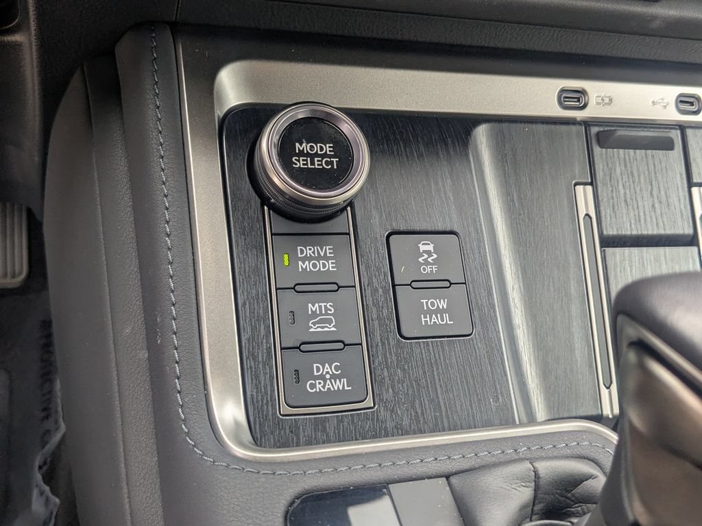 Used 2024 Lexus GX 550 AWD/4WD image 11