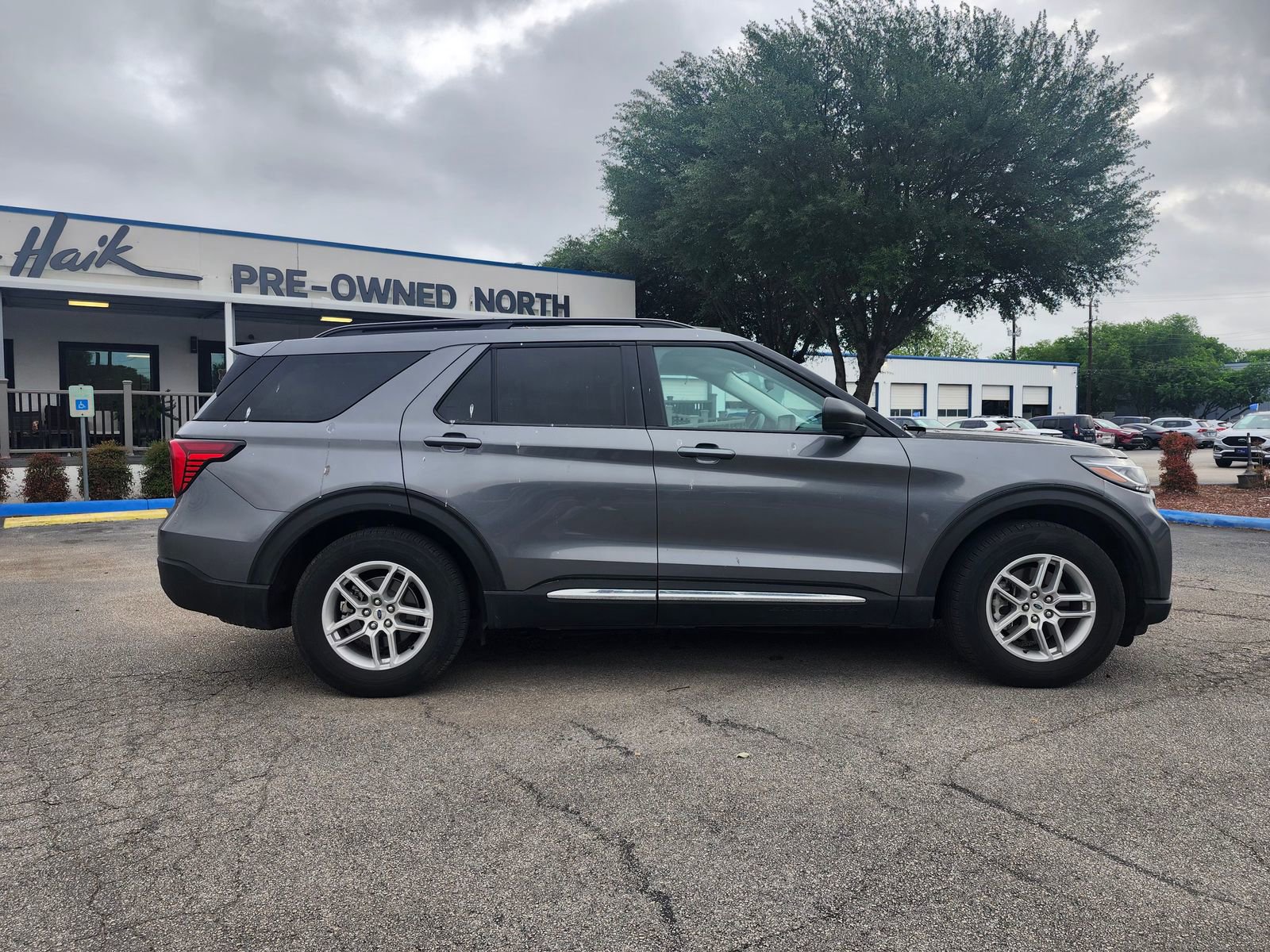 Used 2025 Ford Explorer Active image 2