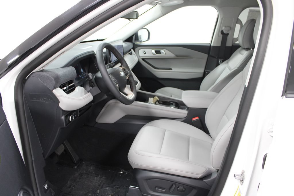 New 2026 Ford Explorer Active RWD image 22