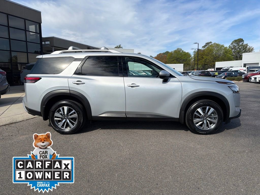 Used 2024 Nissan Pathfinder SL FWD image 13