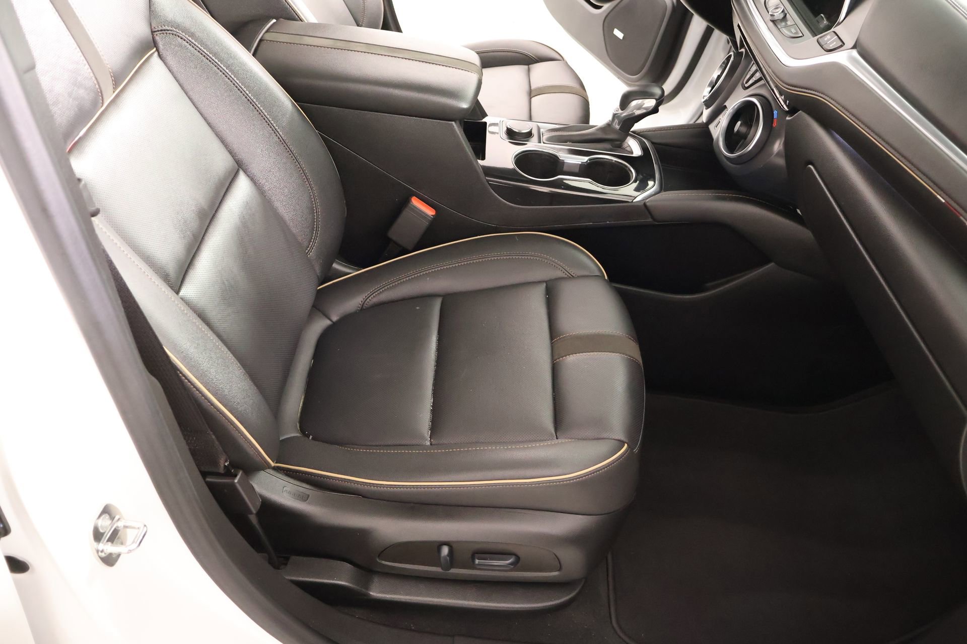 Used 2022 Chevrolet Blazer Premier w/ Enhanced Convenience Package FWD image 13