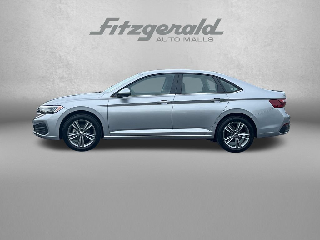 Used 2024 Volkswagen Jetta SE FWD image 5