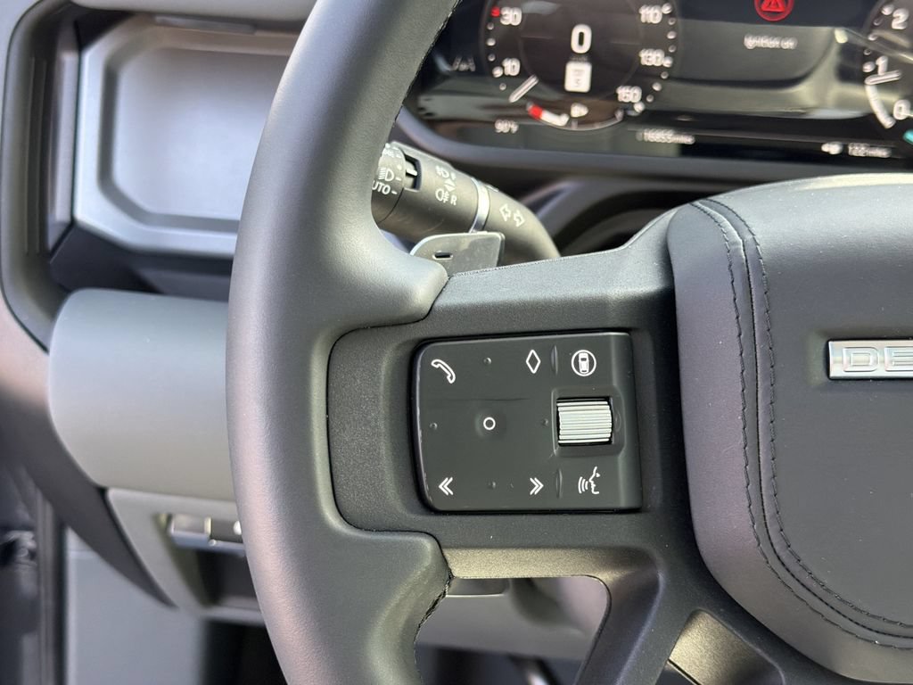 Used 2025 Land Rover Defender 110 V8 AWD/4WD image 22