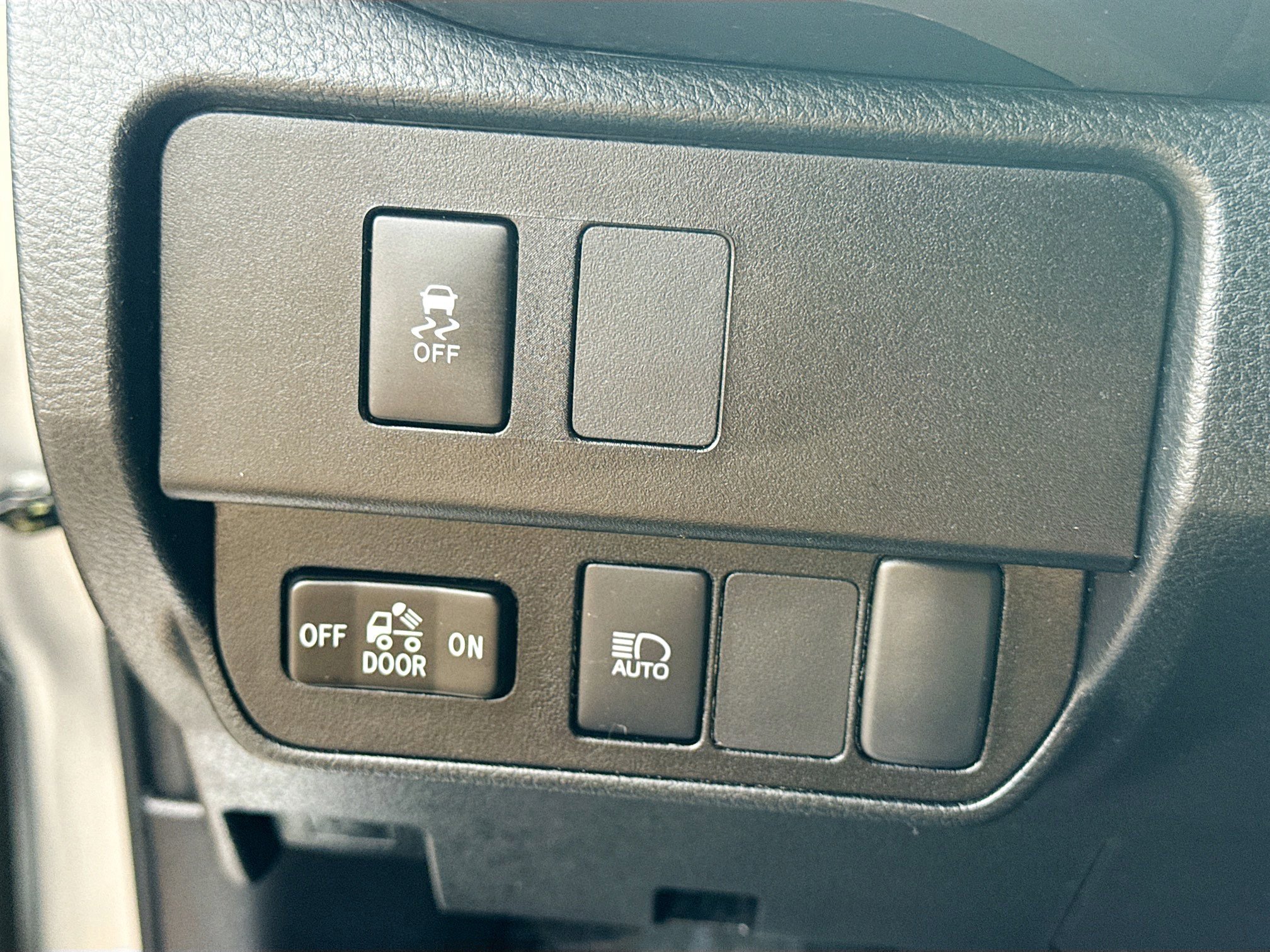 Used 2023 Toyota Tacoma SR5 w/ Technology Package image 28