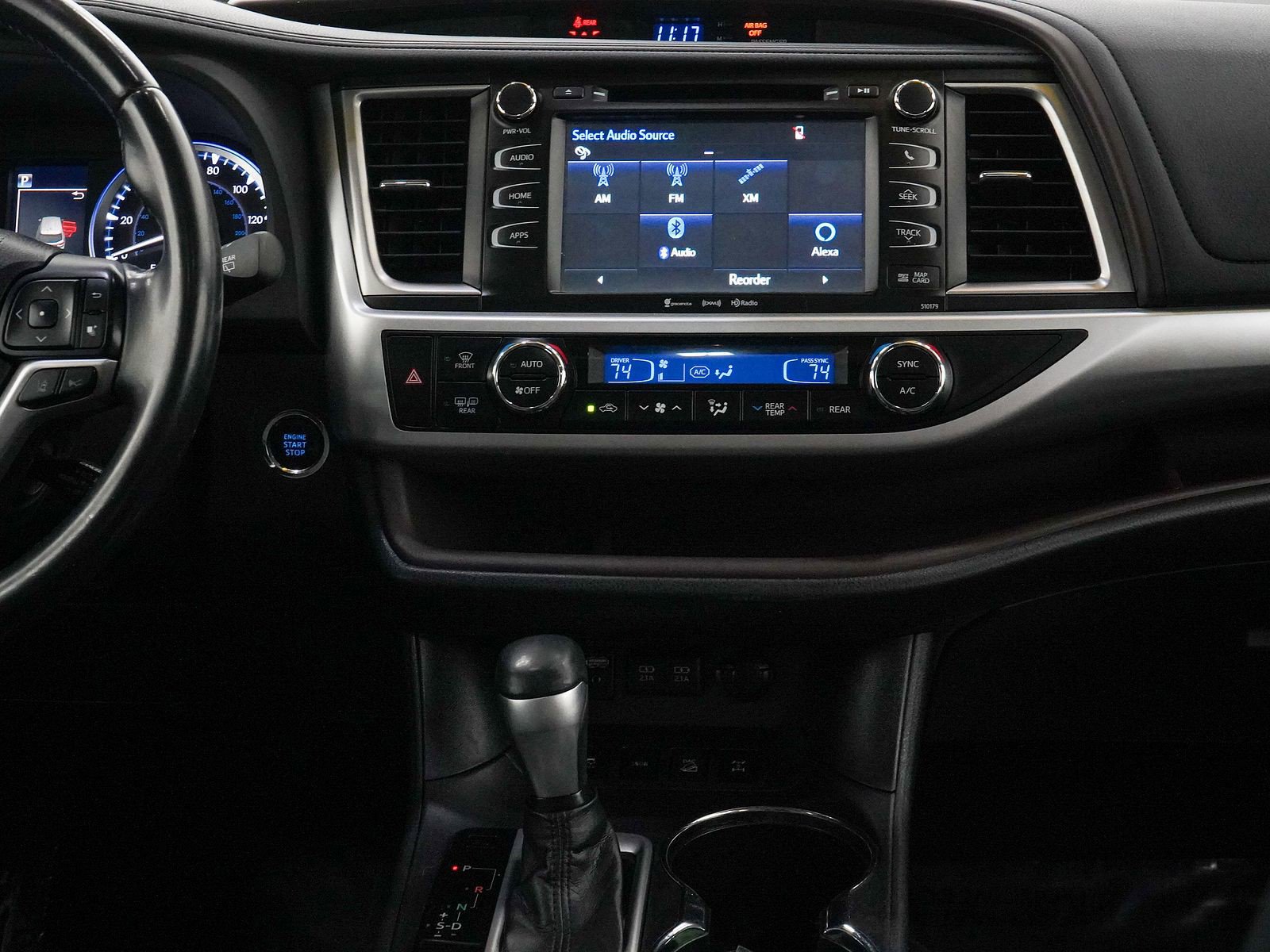 Used 2017 Toyota Highlander XLE image 14