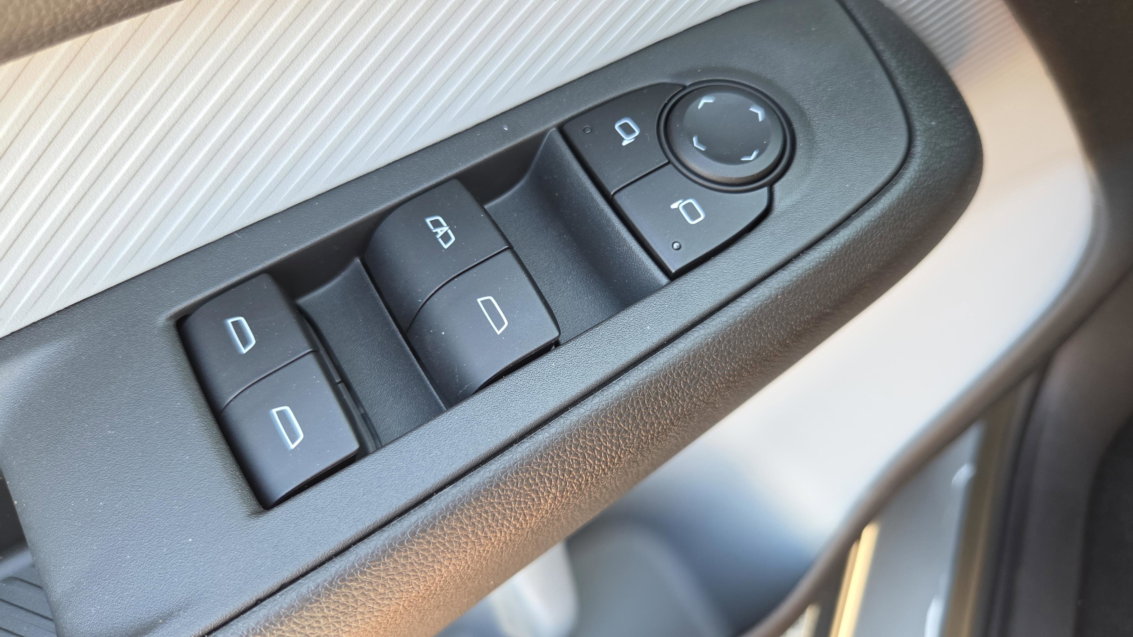 New 2027 Chevrolet Bolt LT w/ Comfort Package image 31