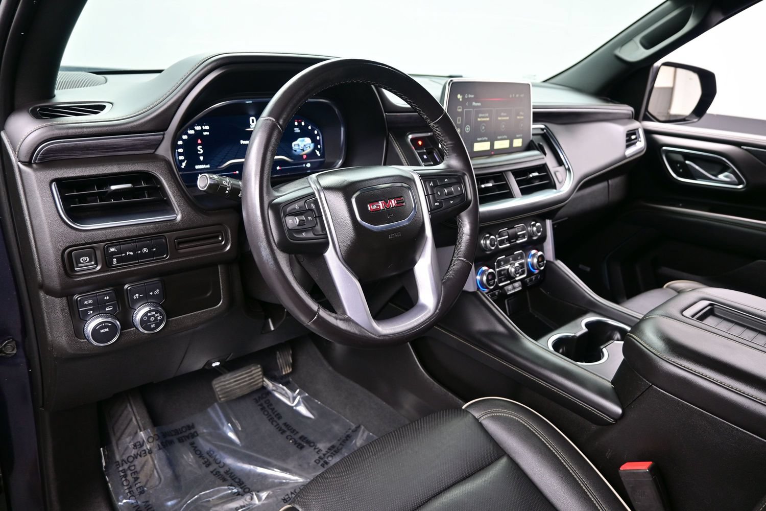 Used 2023 GMC Yukon SLT AWD/4WD image 16