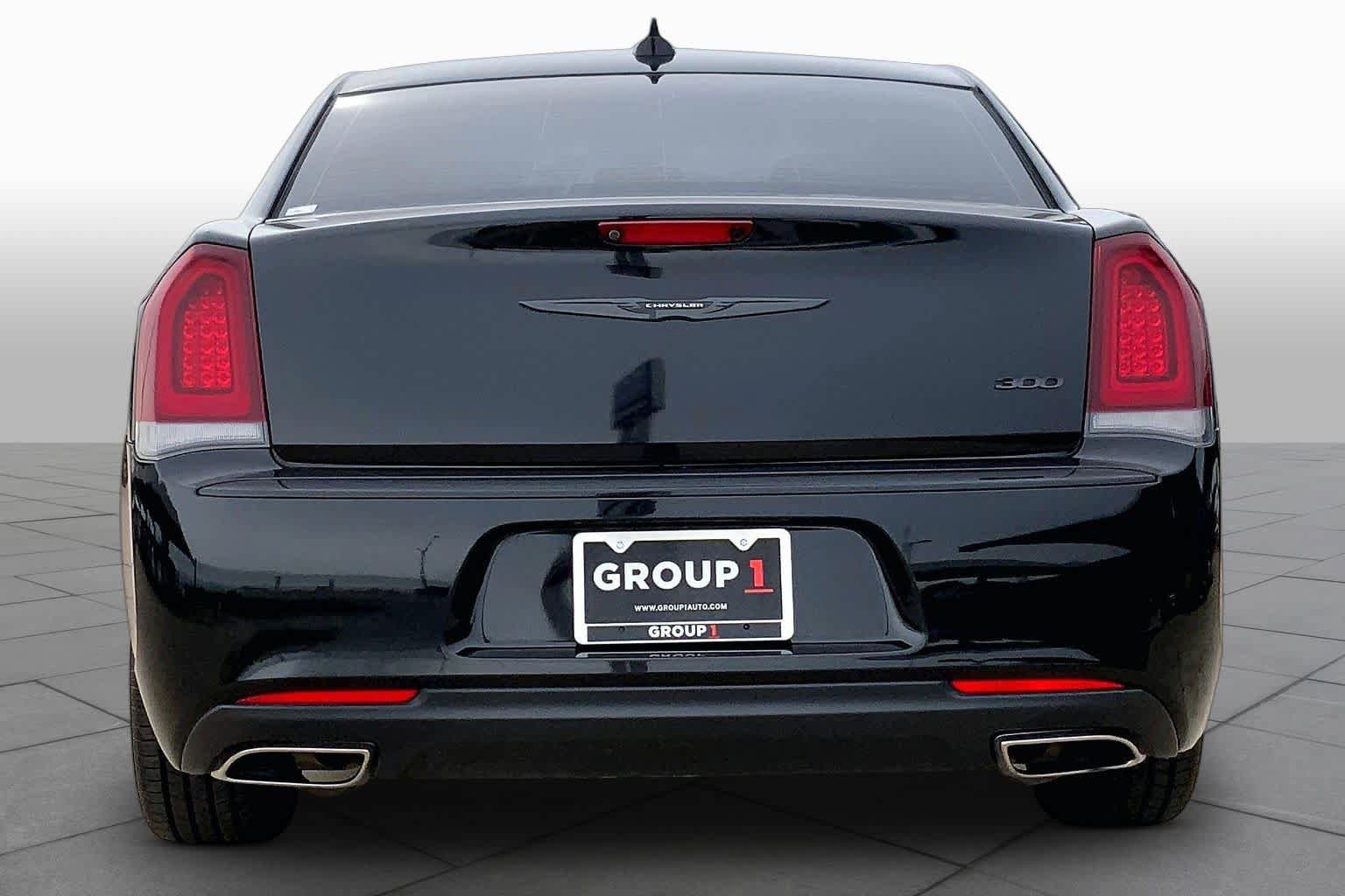 Used 2023 Chrysler 300 Touring w/ Sport Appearance Package RWD image 5