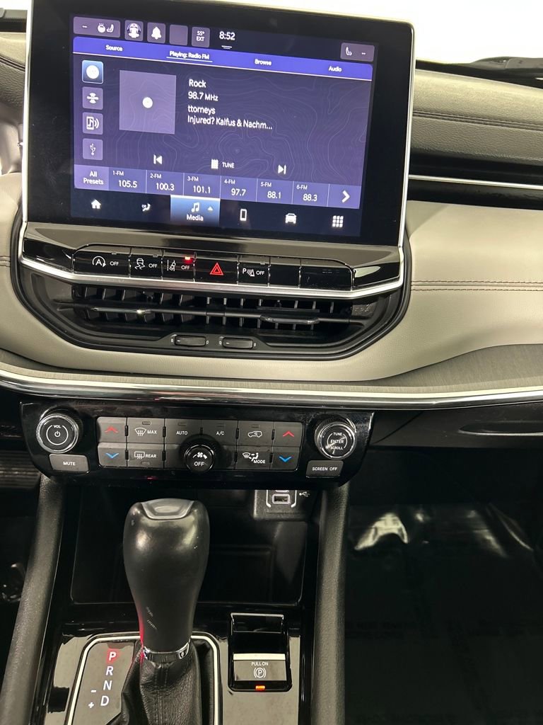 Used 2024 Jeep Compass Limited image 14