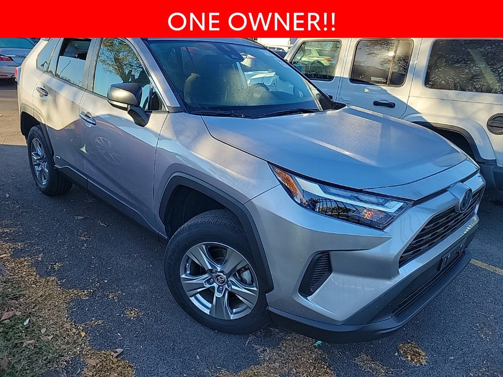 Used 2024 Toyota RAV4 LE AWD/4WD image 3