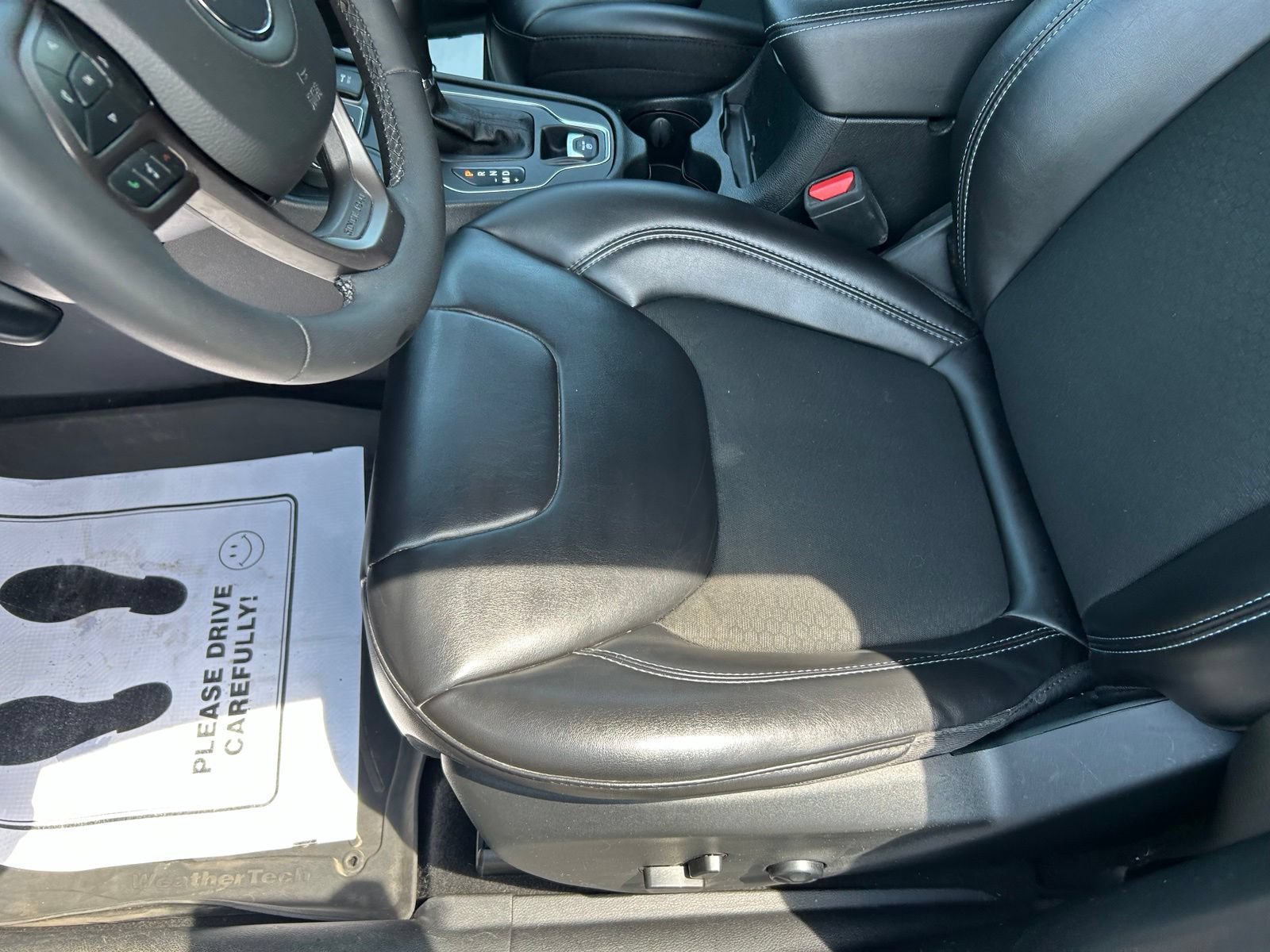 Used 2021 Jeep Cherokee Latitude Plus AWD/4WD image 22