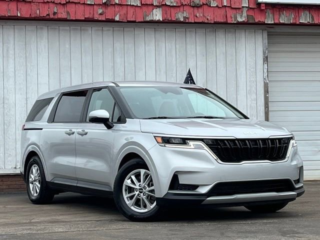 Certified 2023 Kia Carnival LX image 1