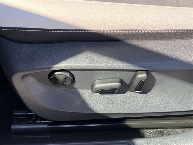 Used 2025 Volkswagen Taos SE image 21