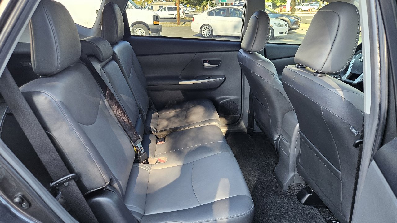 Used 2012 Toyota Prius V Five image 16