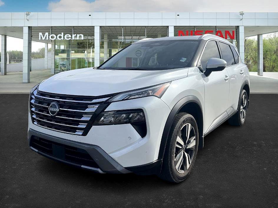 Certified 2025 Nissan Rogue SL w/ Tech Package image 13