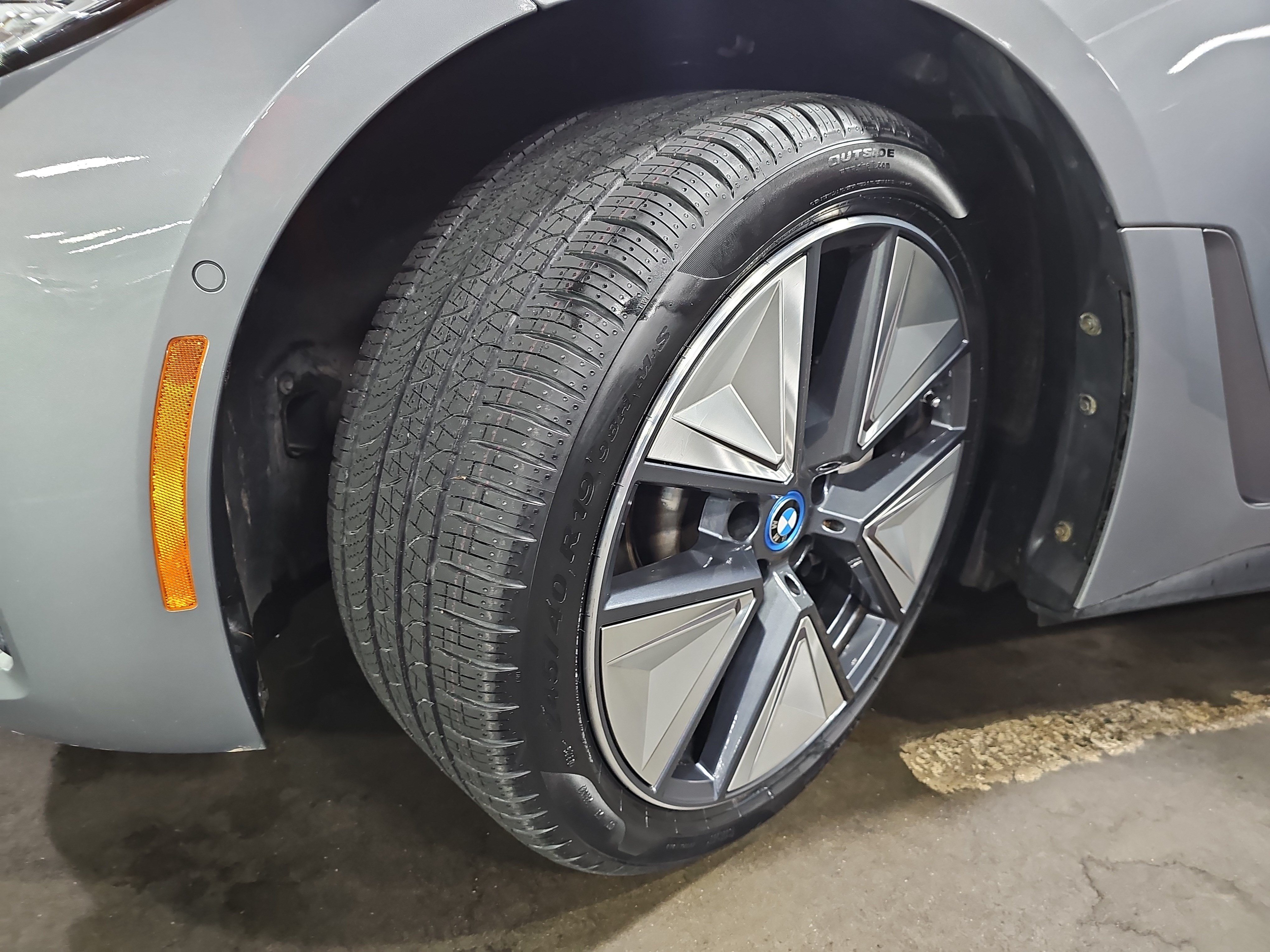 Used 2024 BMW i4 eDrive40 w/ Premium Package RWD image 33