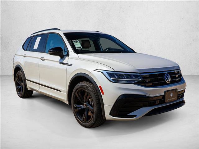 Used 2024 Volkswagen Tiguan SE R-Line AWD/4WD image 3