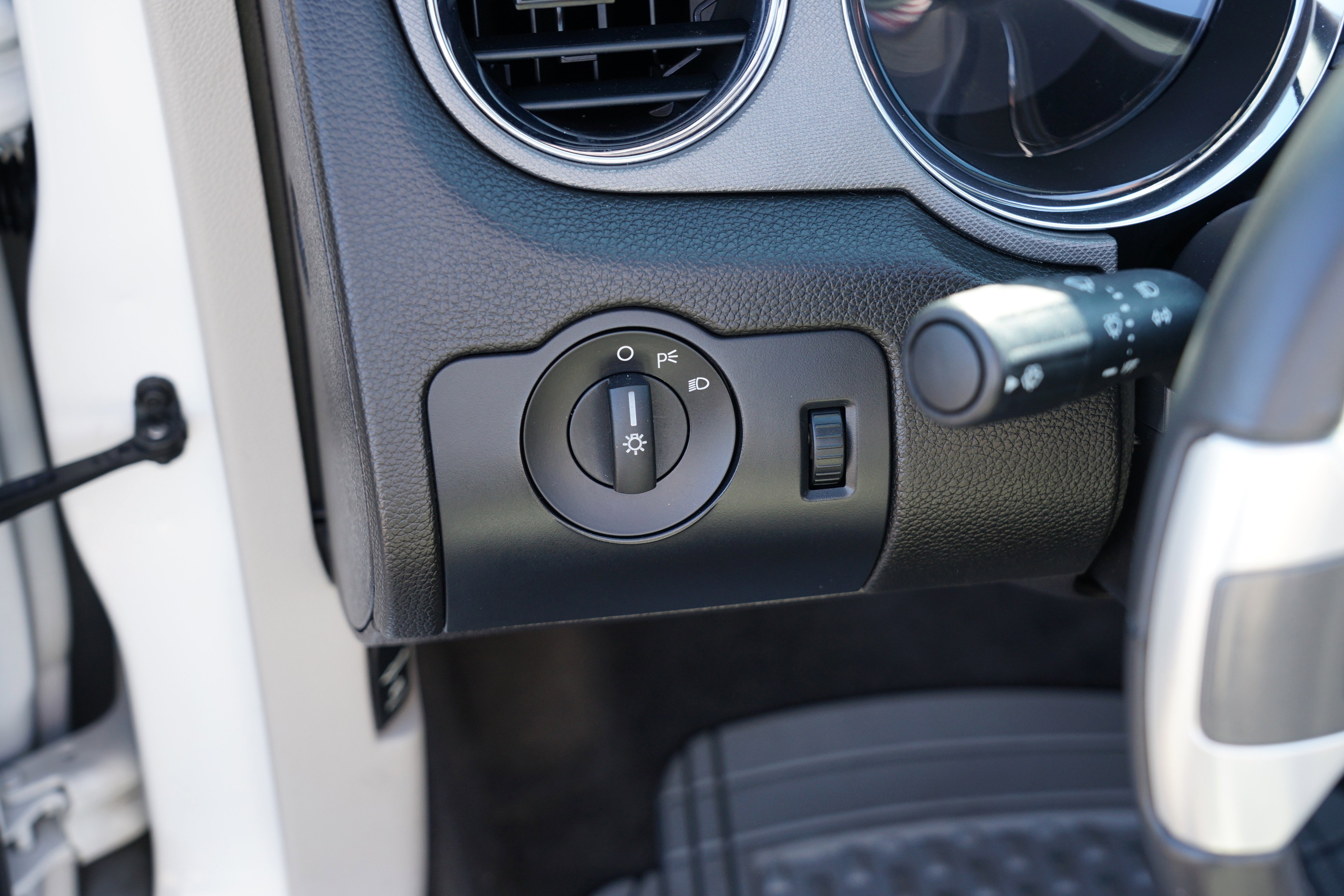 Used 2010 Ford Mustang Convertible image 17