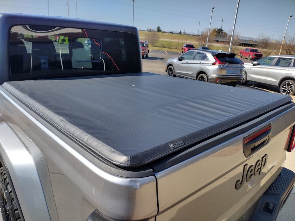 Used 2021 Jeep Gladiator Willys image 12