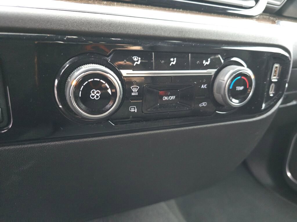 Used 2024 Chevrolet Silverado 3500 LT AWD/4WD image 25