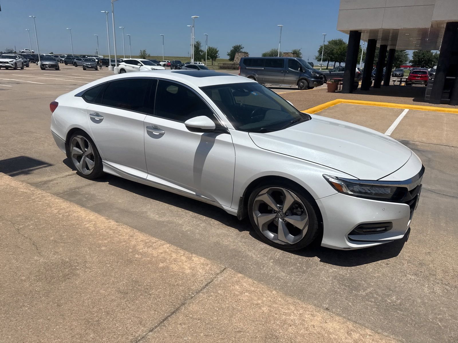 Used 2018 Honda Accord Touring image 9