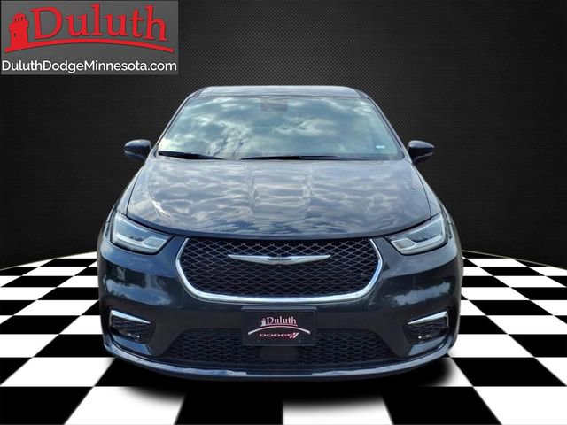 Used 2023 Chrysler Pacifica Touring-L FWD image 4