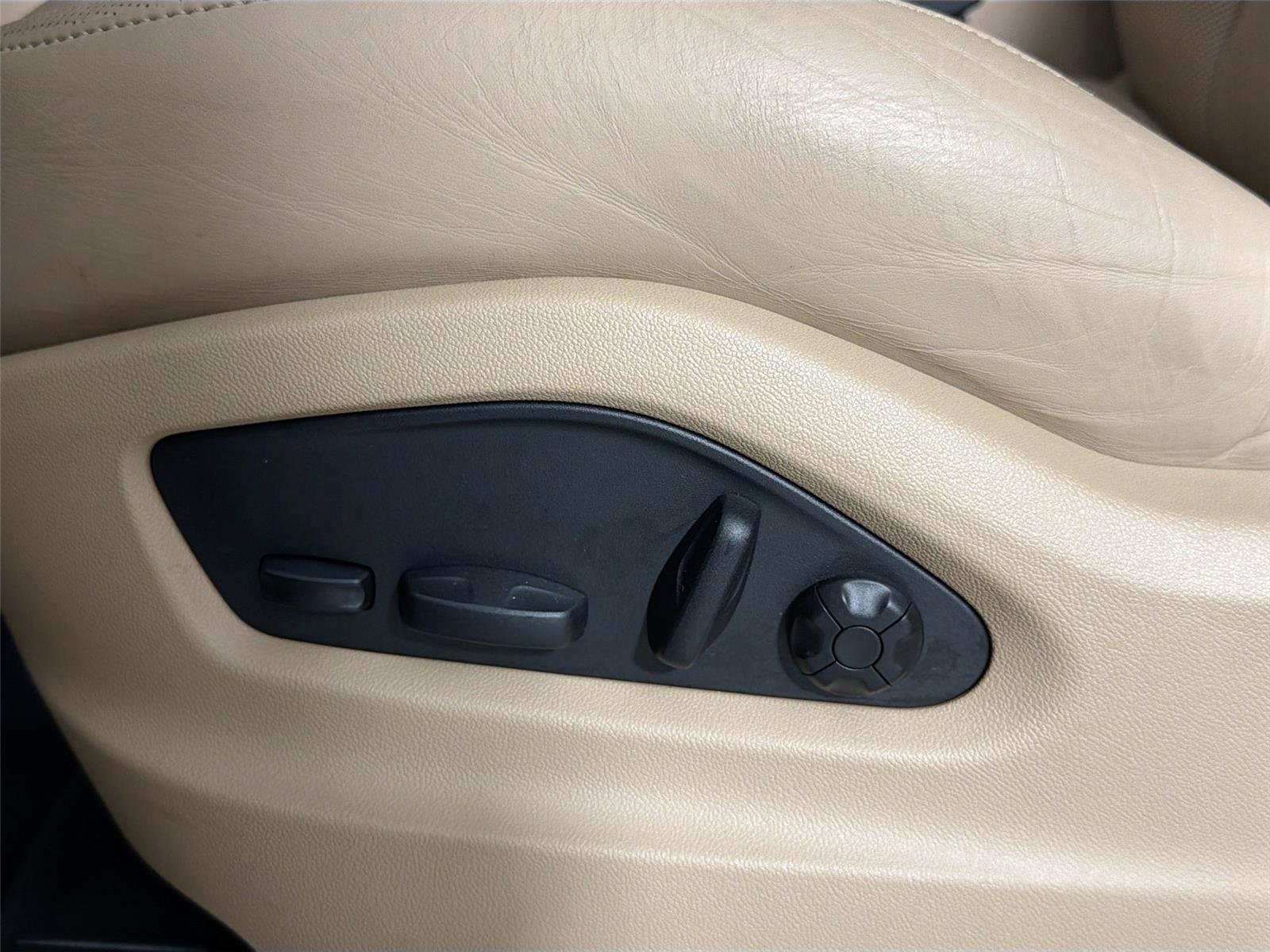 Certified 2022 Porsche Cayenne Platinum Edition AWD/4WD image 32
