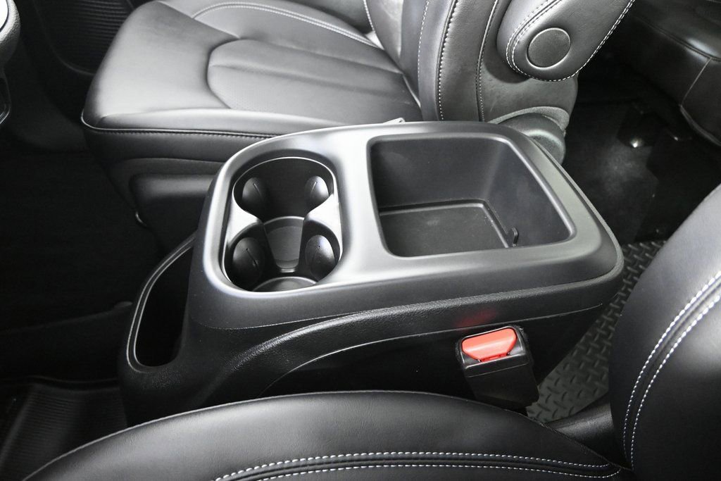 Used 2025 Chrysler Pacifica Select FWD image 30