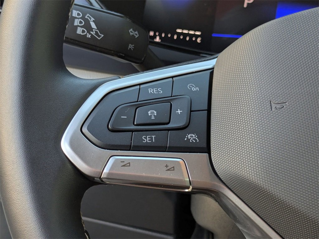 Used 2024 Volkswagen Taos SE image 25