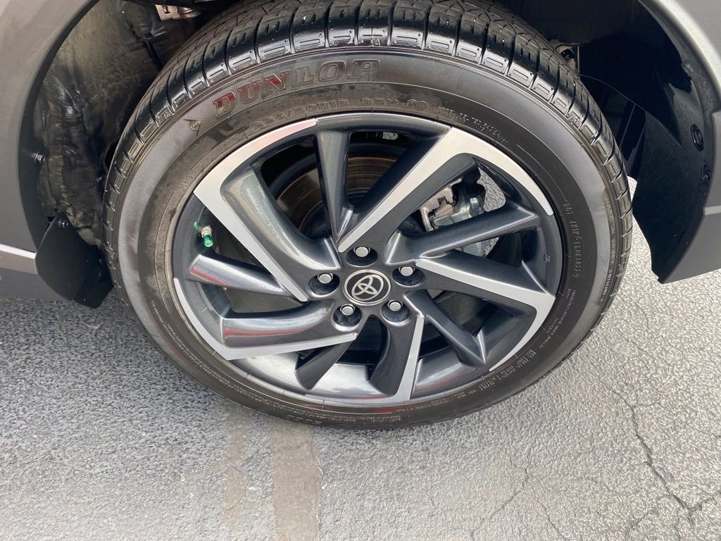 Used 2022 Toyota C-HR Limited FWD image 29