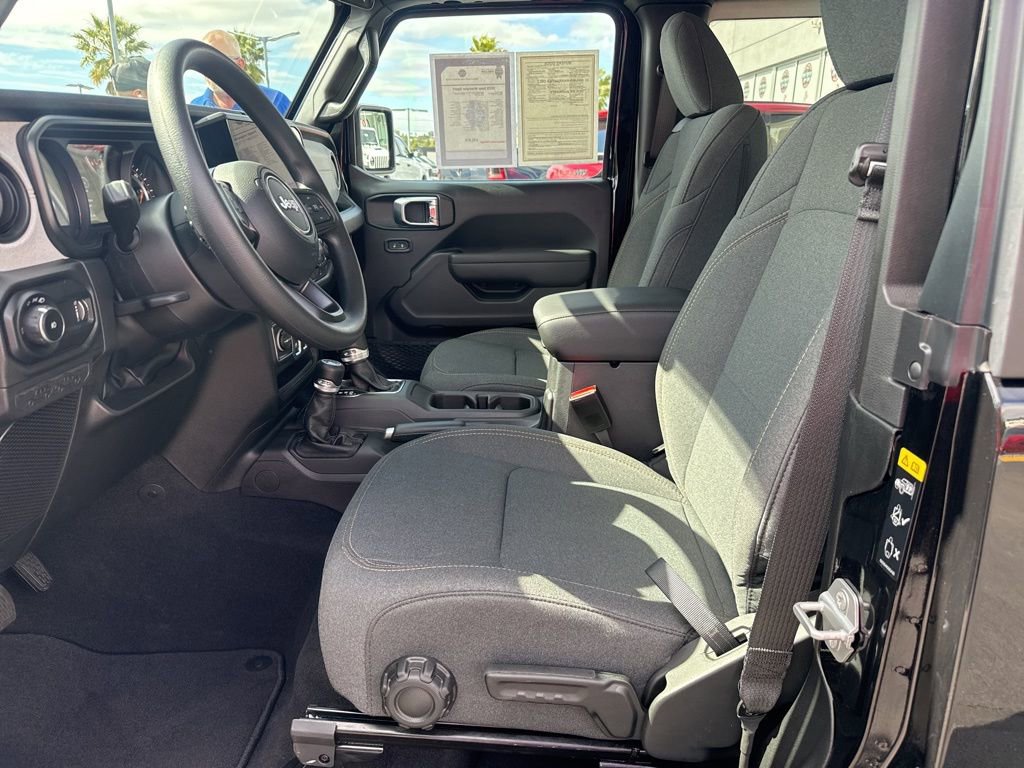 Used 2025 Jeep Wrangler Sport image 13