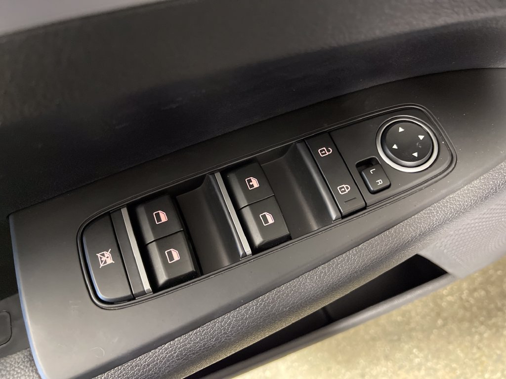 Used 2024 Kia Forte LXS w/ LXS Technology Package FWD image 18