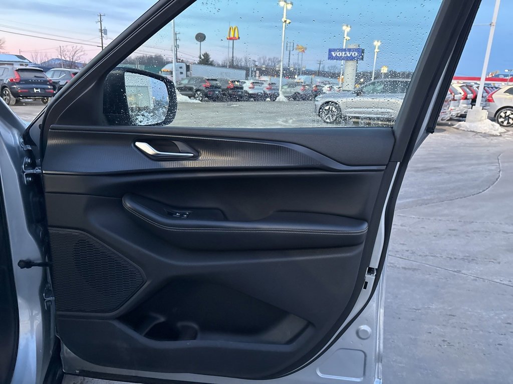 Used 2023 Jeep Grand Cherokee L Laredo image 28