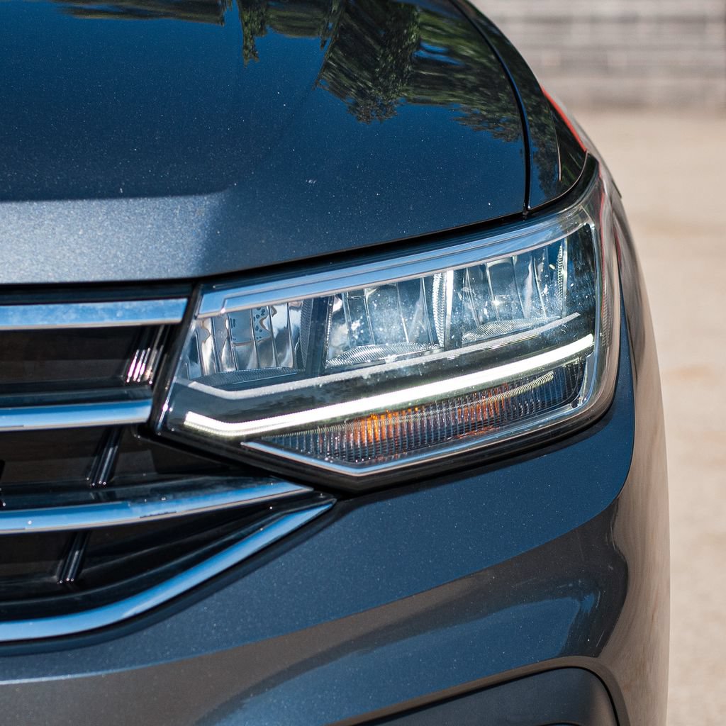 Certified 2023 Volkswagen Tiguan SE FWD image 3