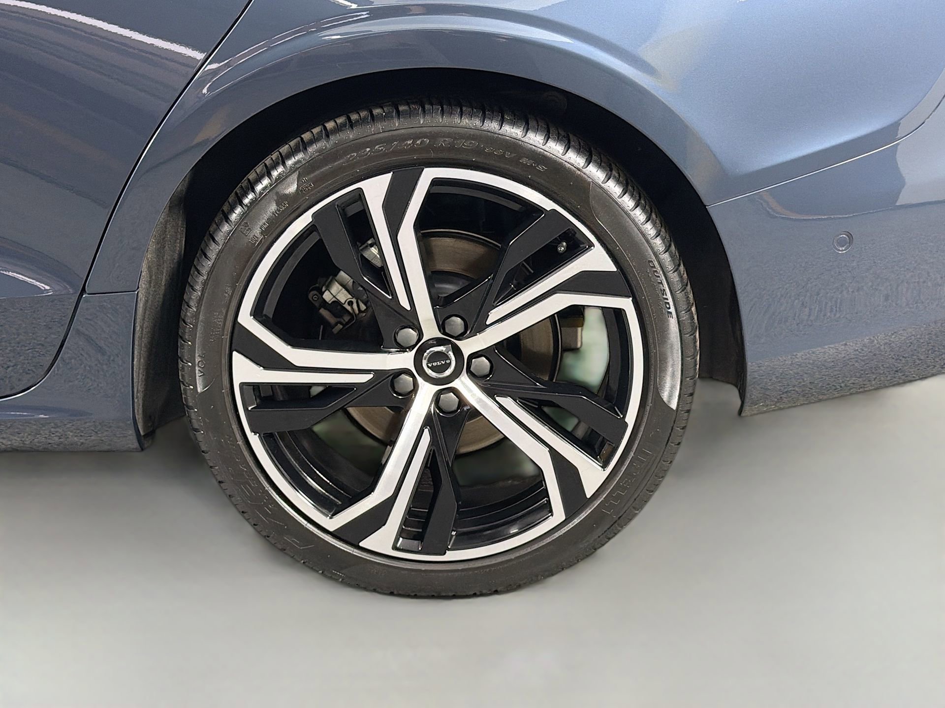 Certified 2024 Volvo S60 B5 Ultimate w/ Climate Package image 32