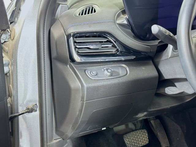 Used 2024 Buick Envista Sport Touring w/ Convenience I Package FWD image 8