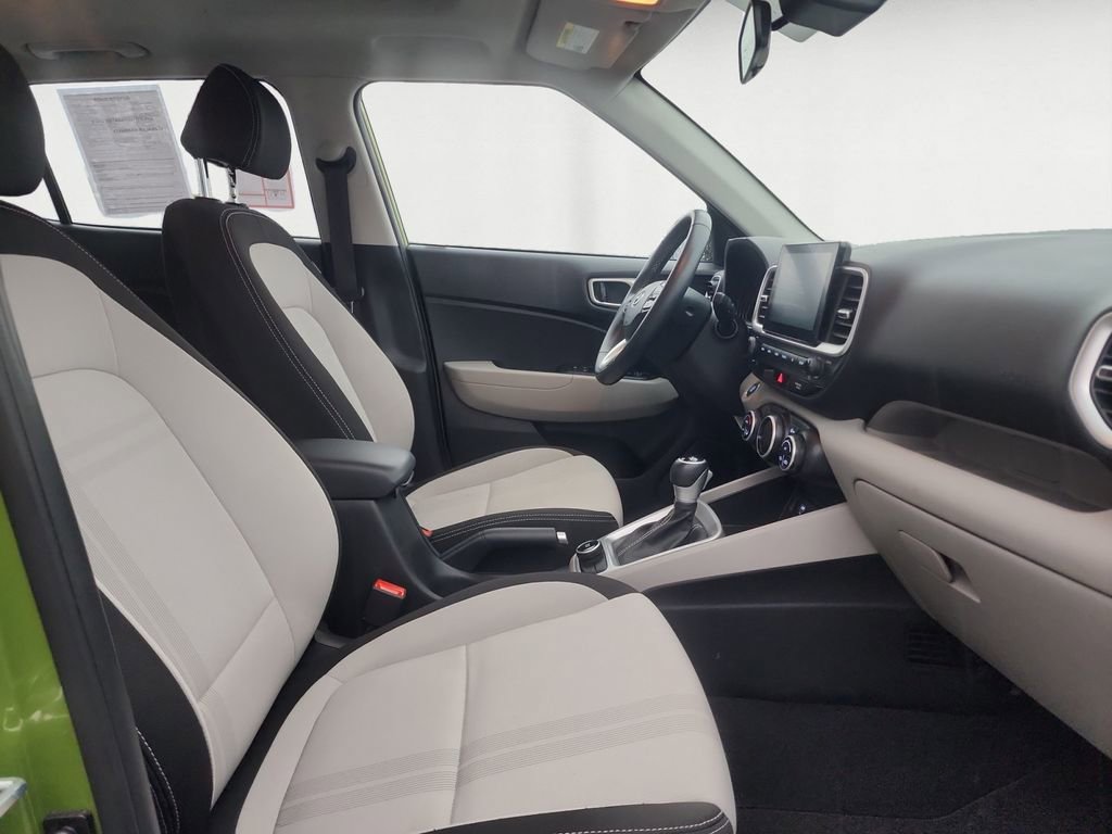 Used 2024 Hyundai Venue SEL image 15